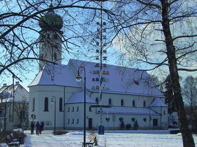 Grossansicht in neuem Fenster: Schutzengel-Kirche und Pfarrhof im Winter