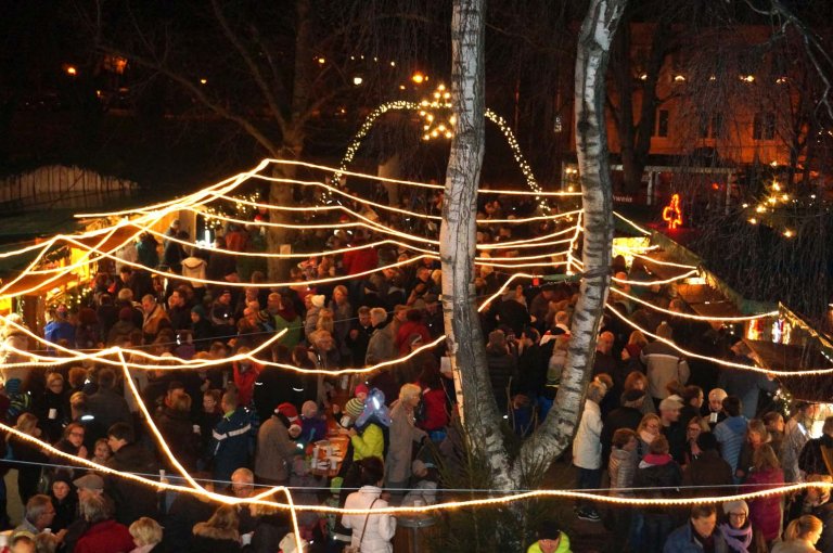 Adventsmarkt von oben Josef-Dering-Grundschule