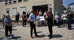 Uebergabe Petition 26.06. quer